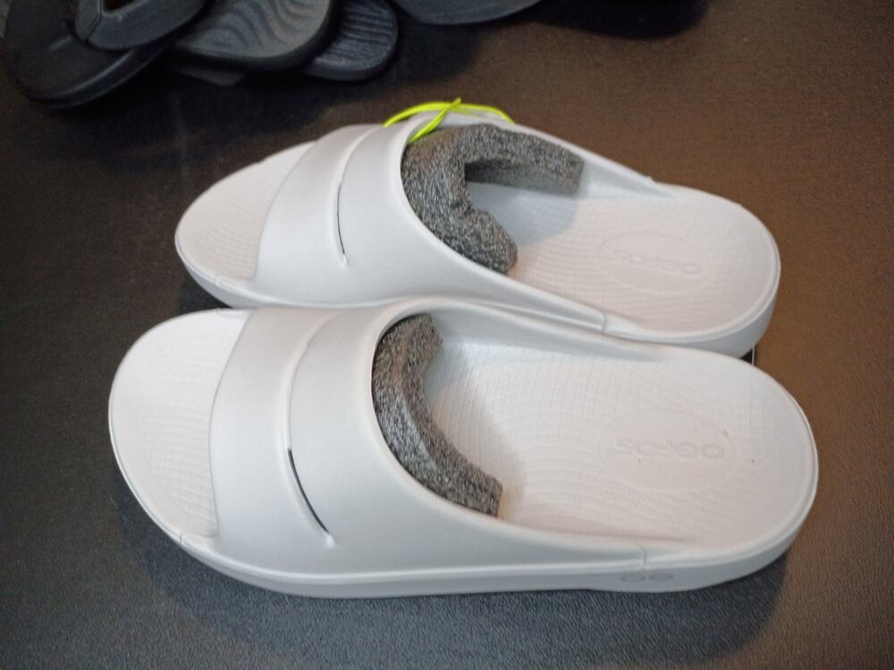 oofos mens 8